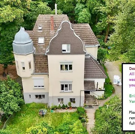 Tinyhaus Am Flughafen, Der Dlr Und Esa *