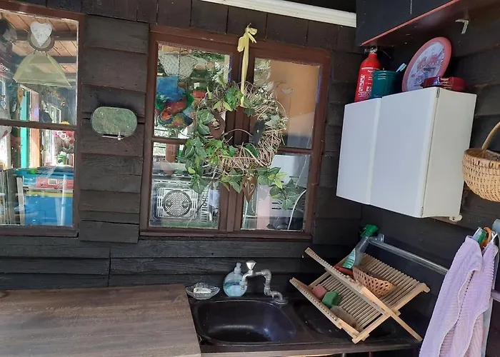 Camping Tinyhaus Am Flughafen, Der Dlr Und Esa Keulen