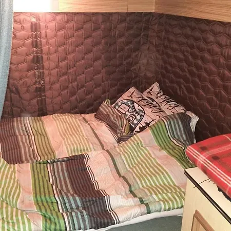 Campsite Tinyhaus Am Flughafen, Der Dlr Und Esa