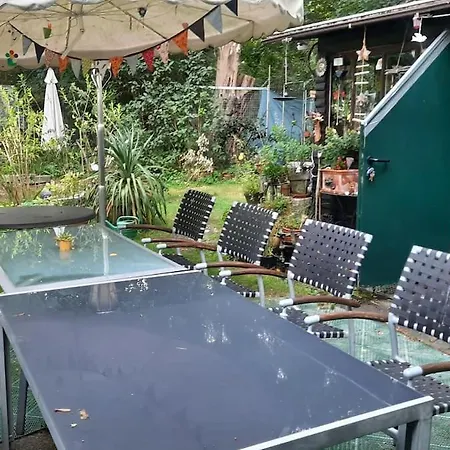 Campingplads Tinyhaus Am Flughafen, Der Dlr Und Esa