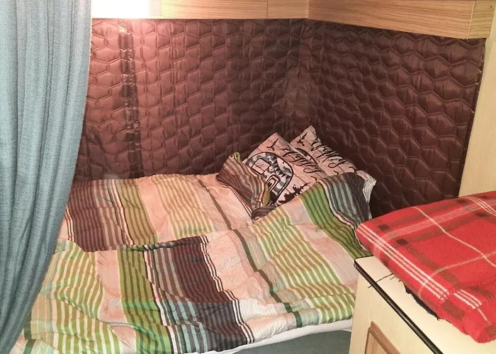 Campingplads Tinyhaus Am Flughafen, Der Dlr Und Esa